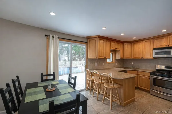 $682,723 | 14 Willoughby Place, West Islip, NY 11795