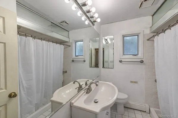 $682,723 | 14 Willoughby Place, West Islip, NY 11795