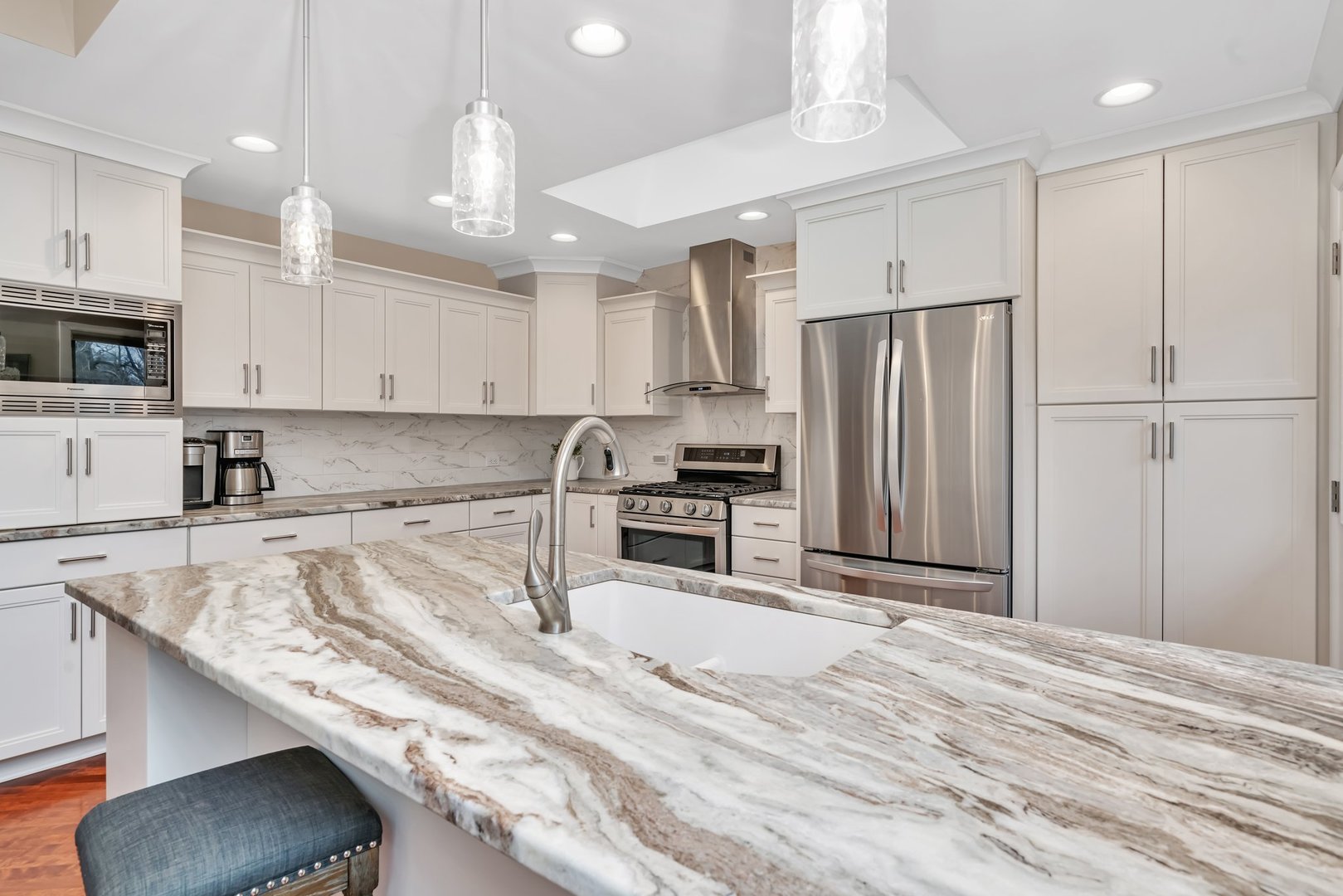 11600 North Brightway Road Mokena, IL 60448 - Photo 11 of 62 a kitchen with stainless steel appliances granite countertop a sink refrigerator and cabinets