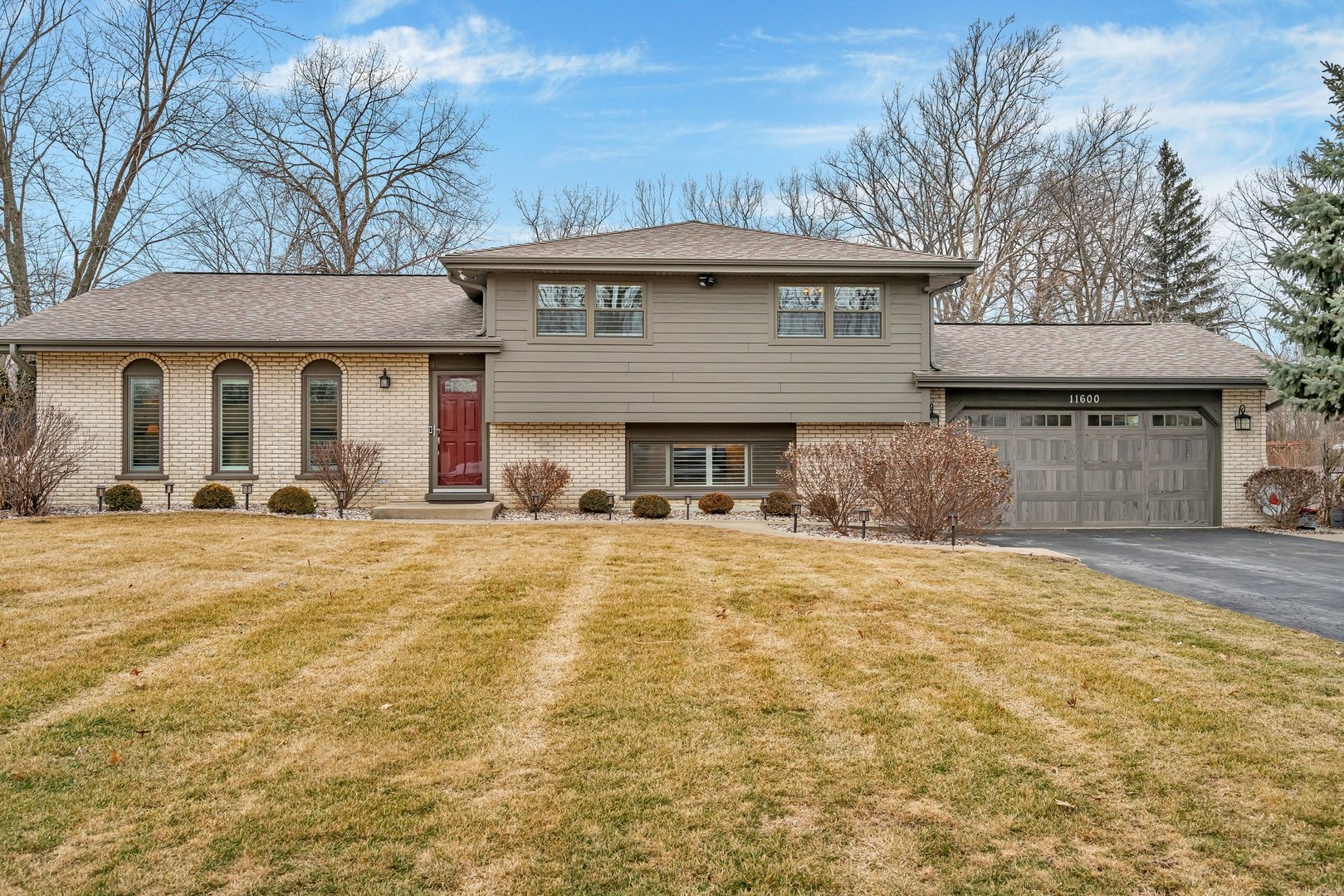 11600 North Brightway Road Mokena, IL 60448 - Photo 2 of 62 a front view of a house with a yard and garage