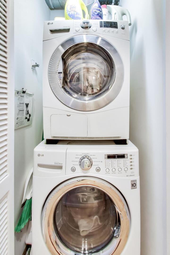 111 South Morgan Street, Unit 703 Chicago, IL 60607 - Photo 18 of 26 a utility room with dryer and washer