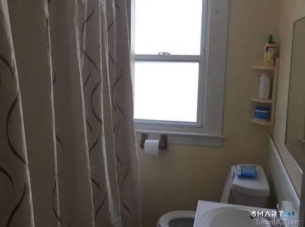 $1,750 | 1484 Dixwell Avenue, Unit 3, Hamden, CT 06514