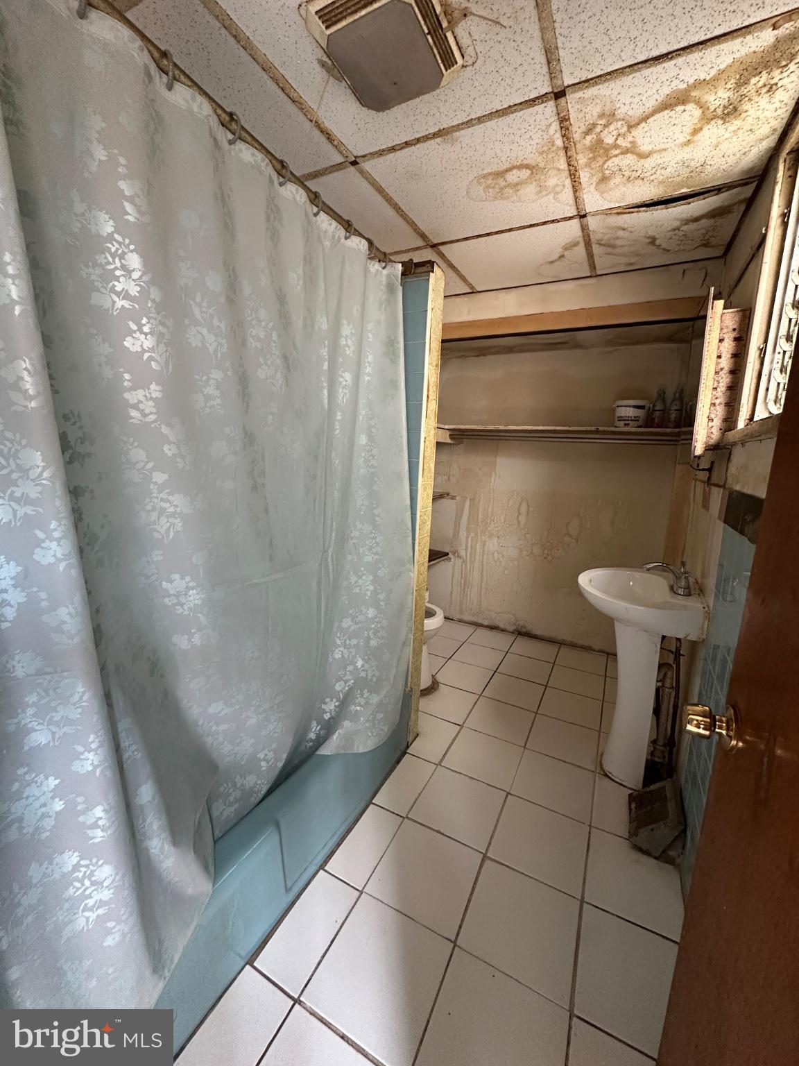 715 West Ritner Street Philadelphia, PA 19148 - Photo 12 of 19 a bathroom with a shower