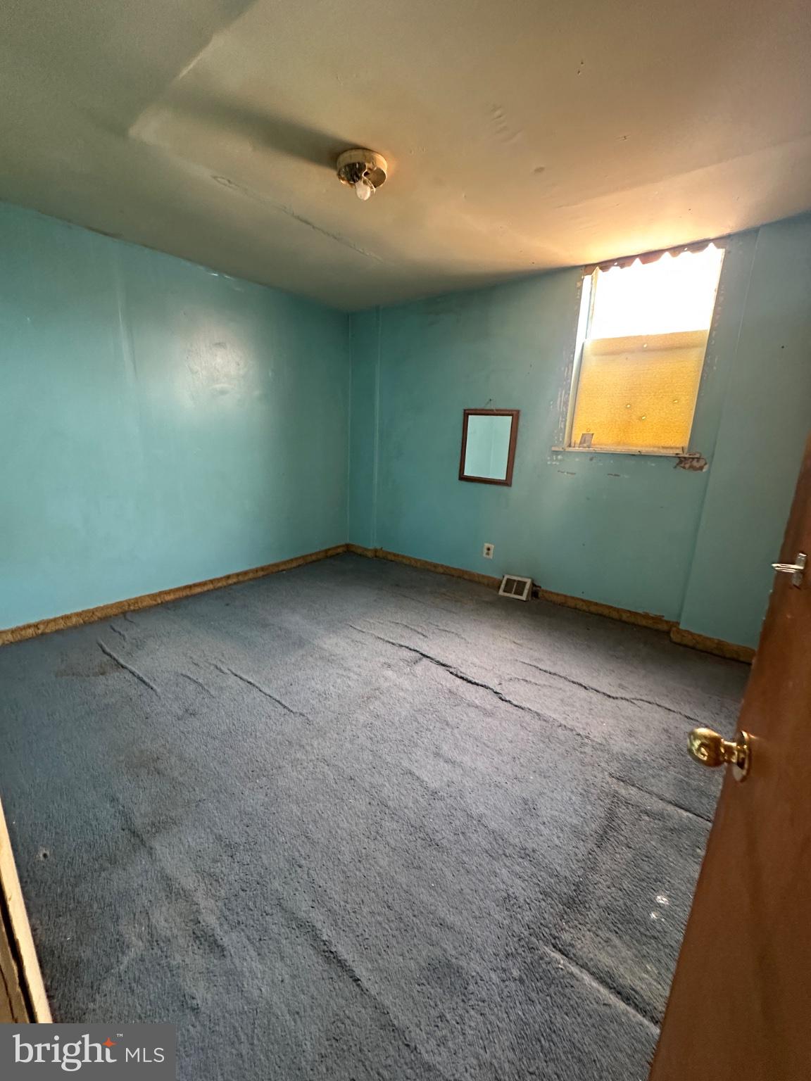 715 West Ritner Street Philadelphia, PA 19148 - Photo 16 of 19 an empty room with windows