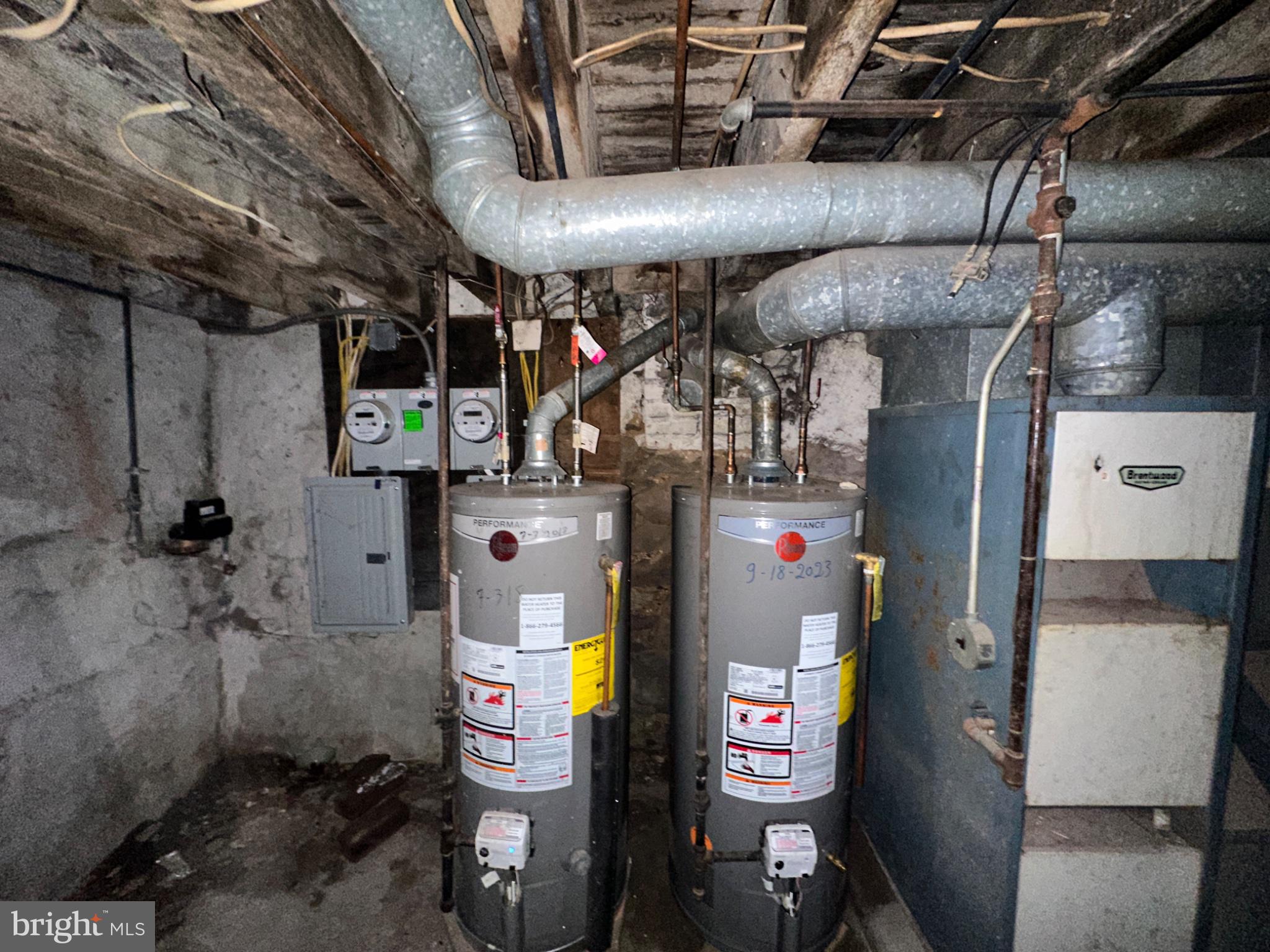 715 West Ritner Street Philadelphia, PA 19148 - Photo 18 of 19 a utility room with dryer and washer