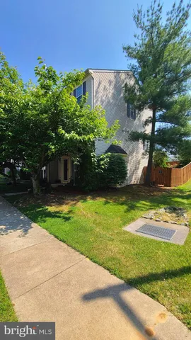 $2,400 | 1987 Teasel Court, Woodbridge, VA 22192