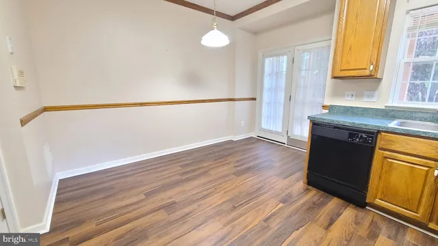 $2,400 | 1987 Teasel Court, Woodbridge, VA 22192