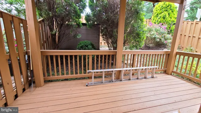 $2,400 | 1987 Teasel Court, Woodbridge, VA 22192