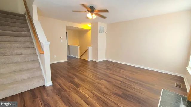 $2,400 | 1987 Teasel Court, Woodbridge, VA 22192