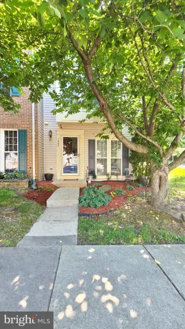 $2,400 | 1987 Teasel Court, Woodbridge, VA 22192