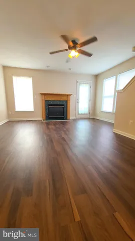 $2,400 | 1987 Teasel Court, Woodbridge, VA 22192