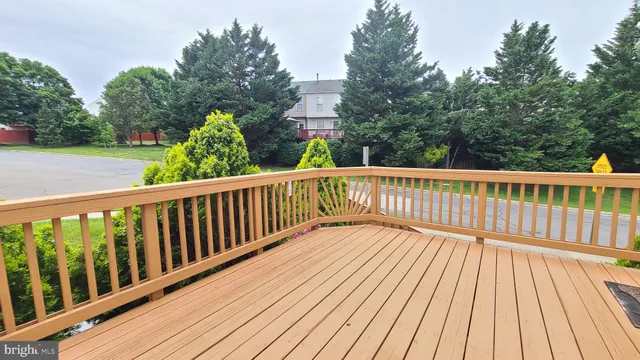 $2,400 | 1987 Teasel Court, Woodbridge, VA 22192