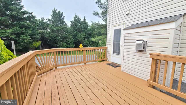 $2,400 | 1987 Teasel Court, Woodbridge, VA 22192