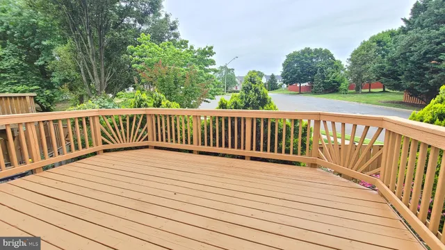 $2,400 | 1987 Teasel Court, Woodbridge, VA 22192