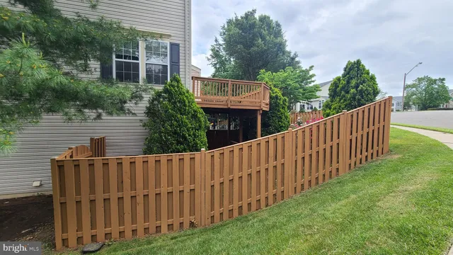 $2,400 | 1987 Teasel Court, Woodbridge, VA 22192