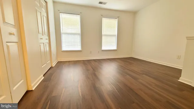 $2,400 | 1987 Teasel Court, Woodbridge, VA 22192