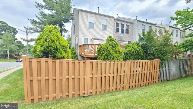 $2,400 | 1987 Teasel Court, Woodbridge, VA 22192