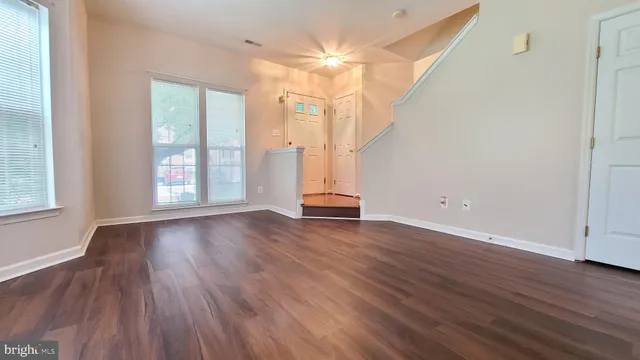 $2,400 | 1987 Teasel Court, Woodbridge, VA 22192