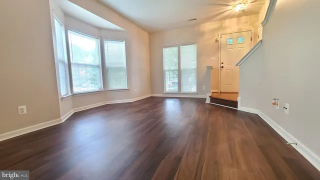 $2,400 | 1987 Teasel Court, Woodbridge, VA 22192