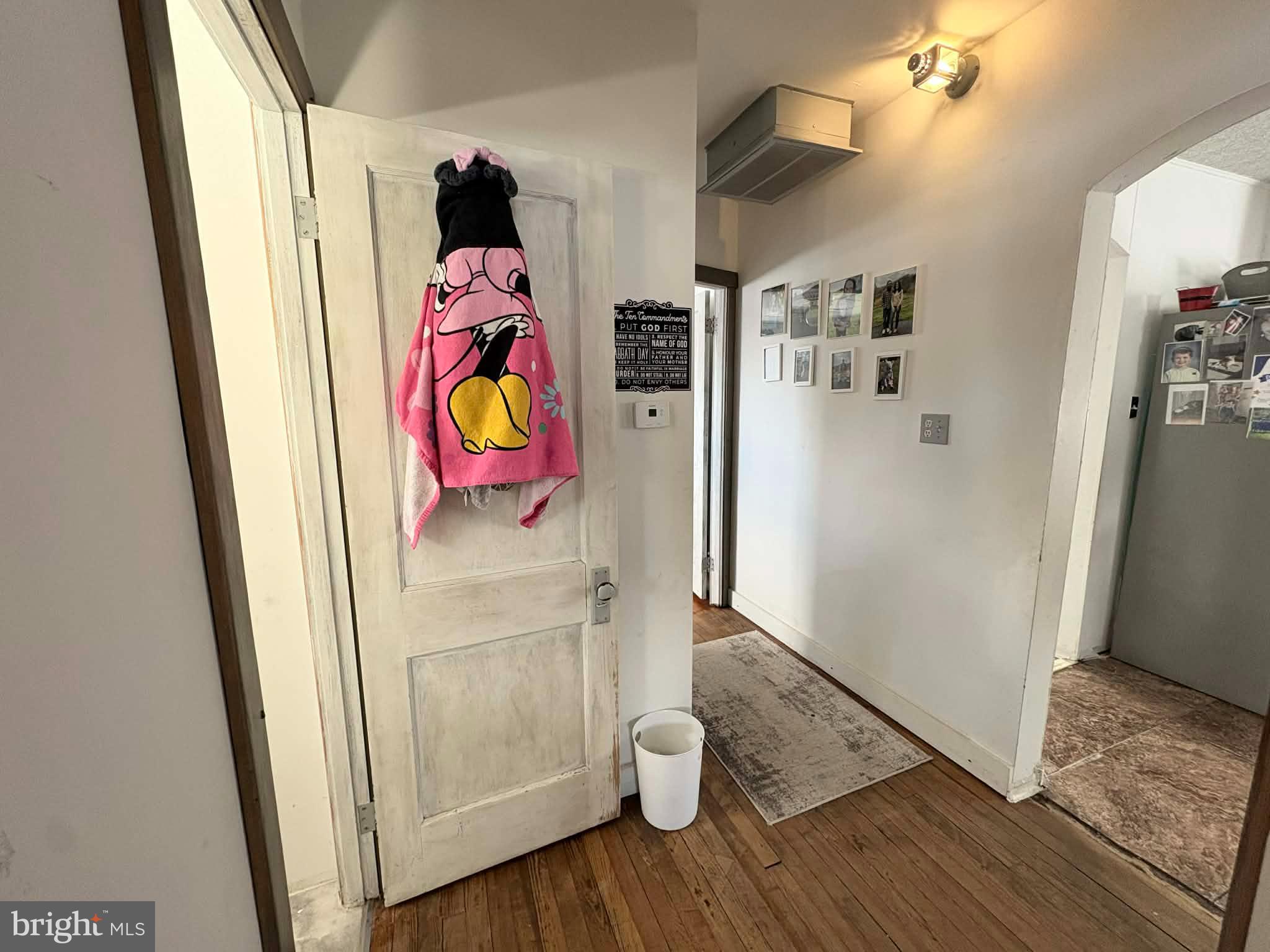 11825 Mason Road Northeast Cumberland, MD 21502 - Photo 17 of 26 Charming entryway with playful decor.