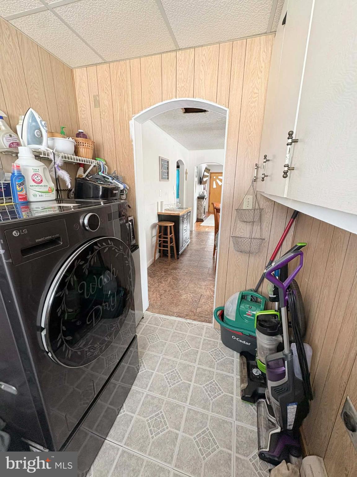 11825 Mason Road Northeast Cumberland, MD 21502 - Photo 21 of 26 Functional laundry space with inviting entryway.