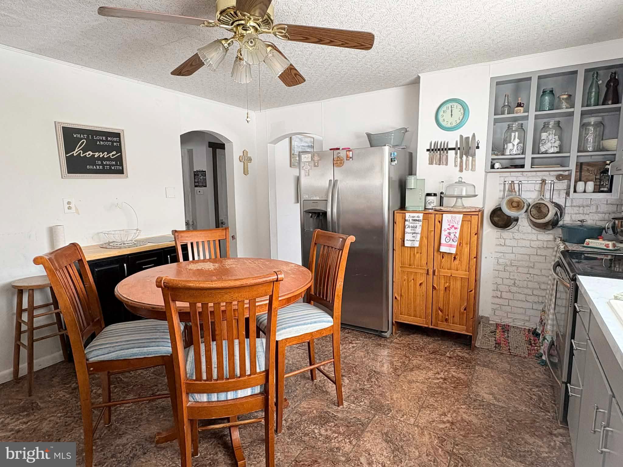 11825 Mason Road Northeast Cumberland, MD 21502 - Photo 8 of 26 Cozy kitchen with inviting dining space.