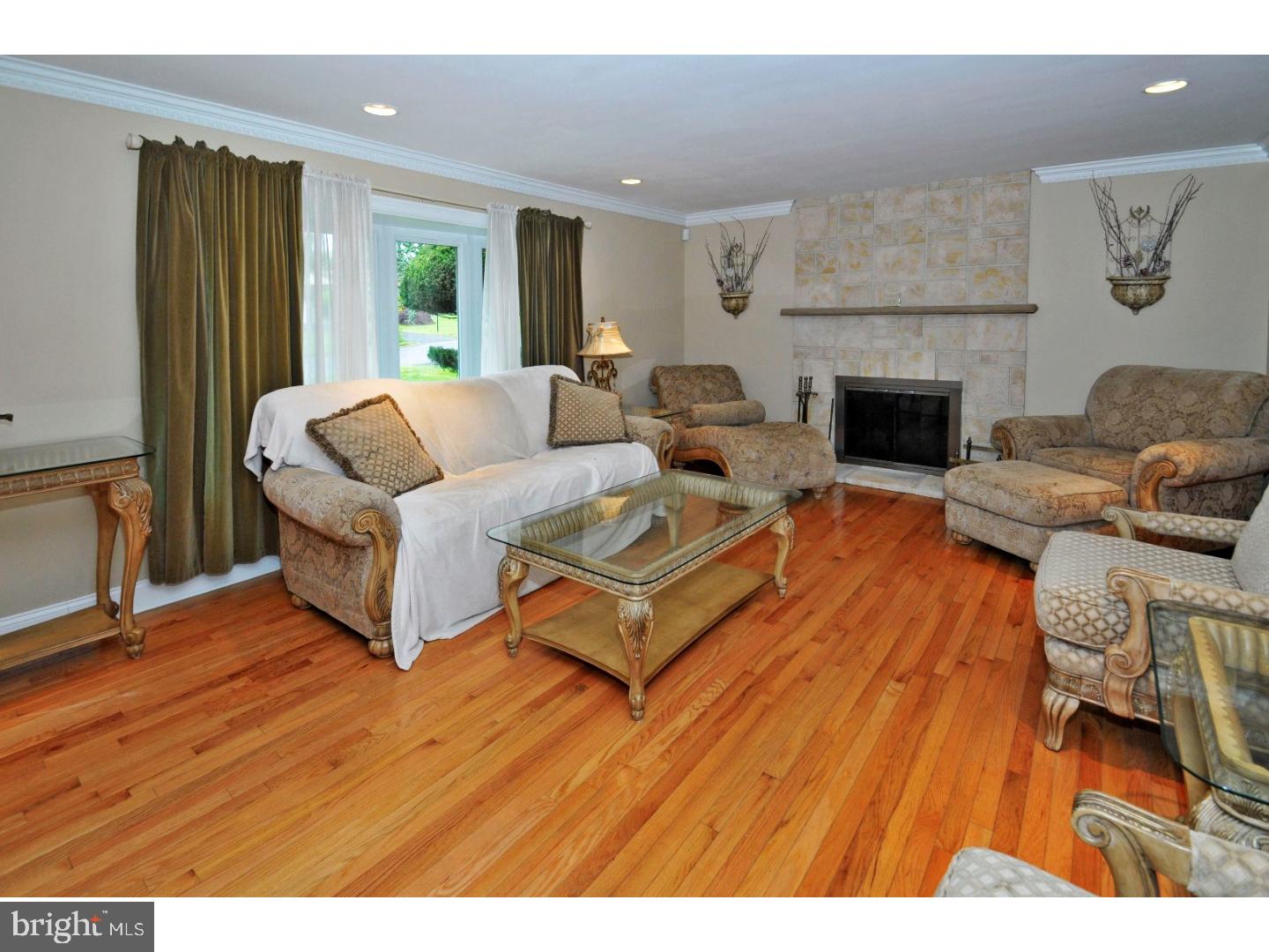 3521 Hale Road Huntingdon Valley, PA 19006 - Photo 4 of 25 Living Room