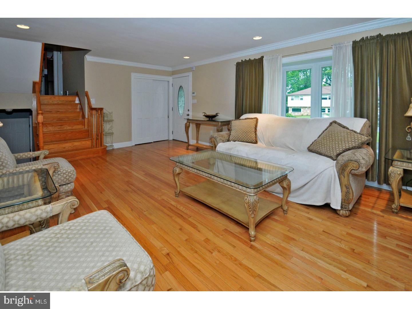 3521 Hale Road Huntingdon Valley, PA 19006 - Photo 5 of 25 Living Room