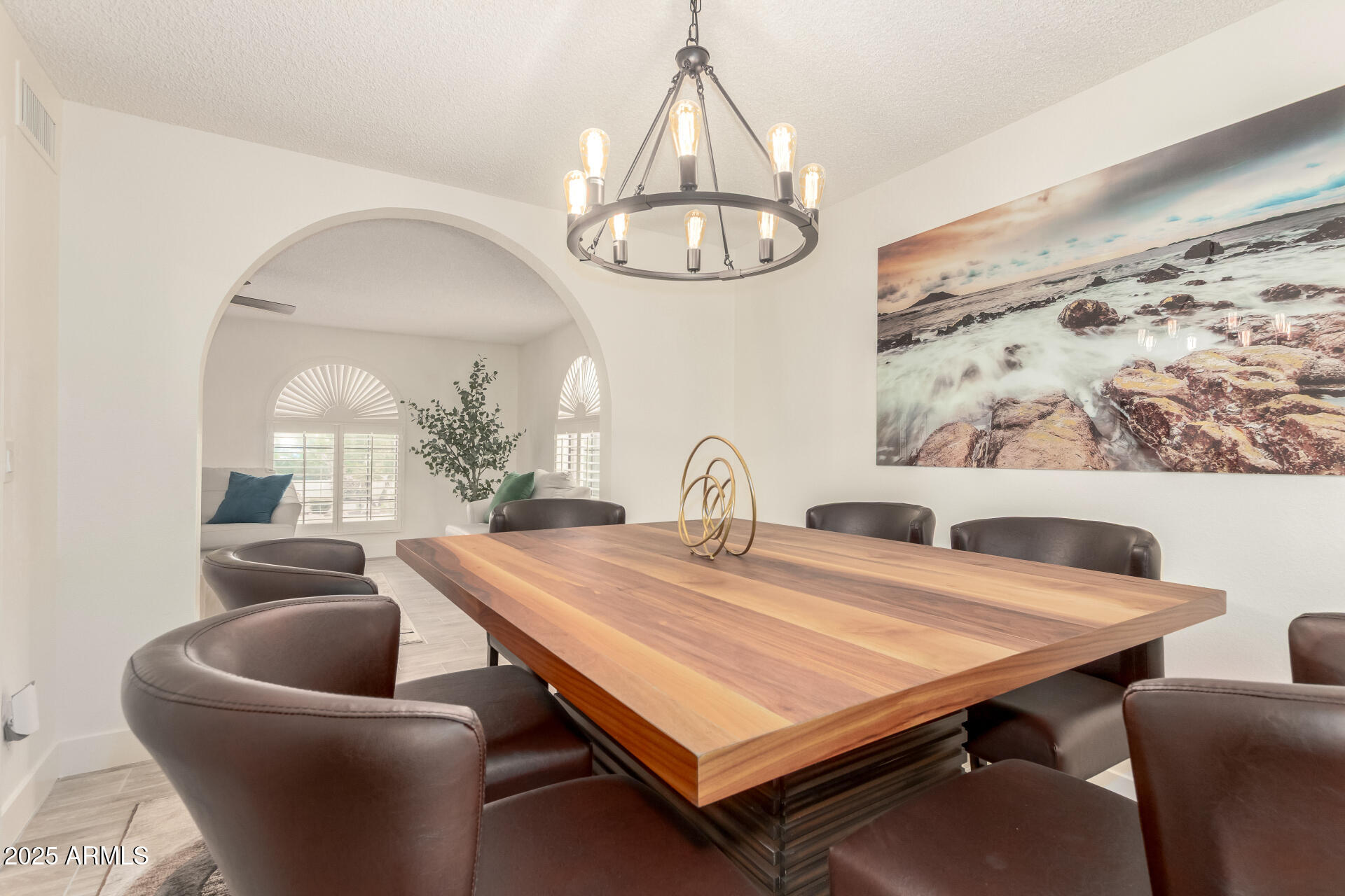 13042 South 42nd Street Phoenix, AZ 85044 - Photo 9 of 39 a room with furniture and window