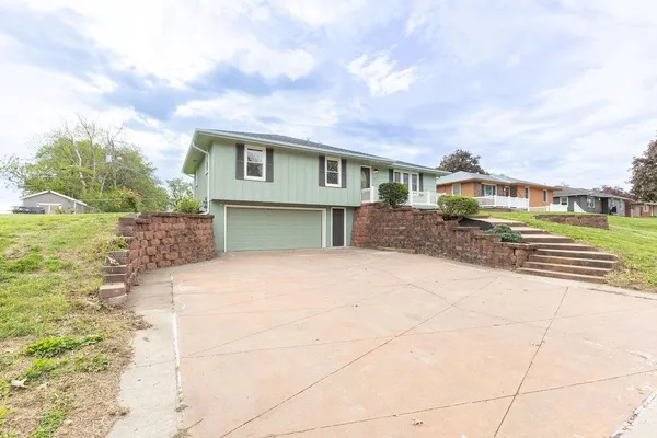 $299,000 | 1419 Tamara Drive, St. Joseph, MO 64506