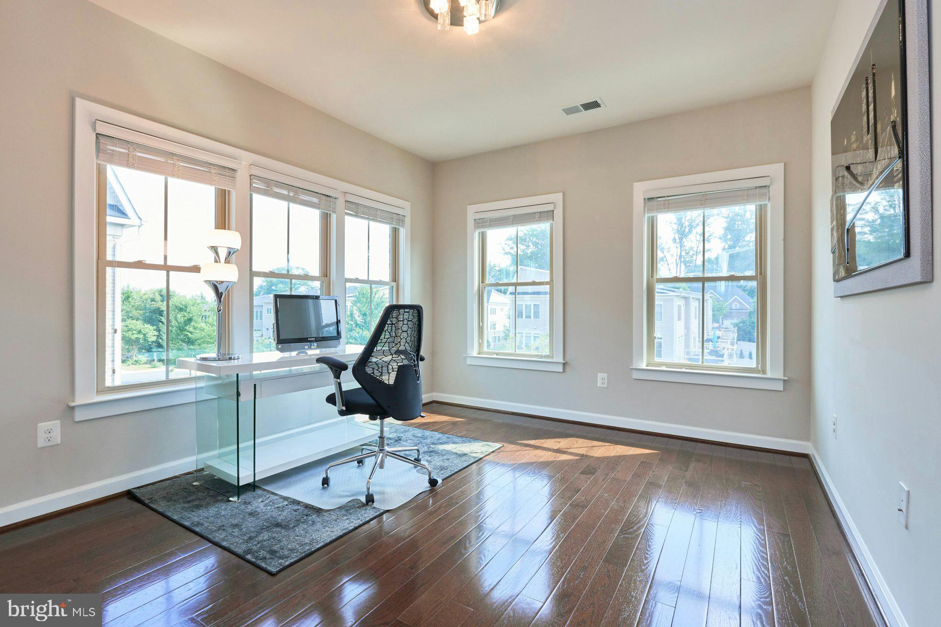 2358 Chadlington Road Falls Church, VA 22043 - Photo 43 of 56