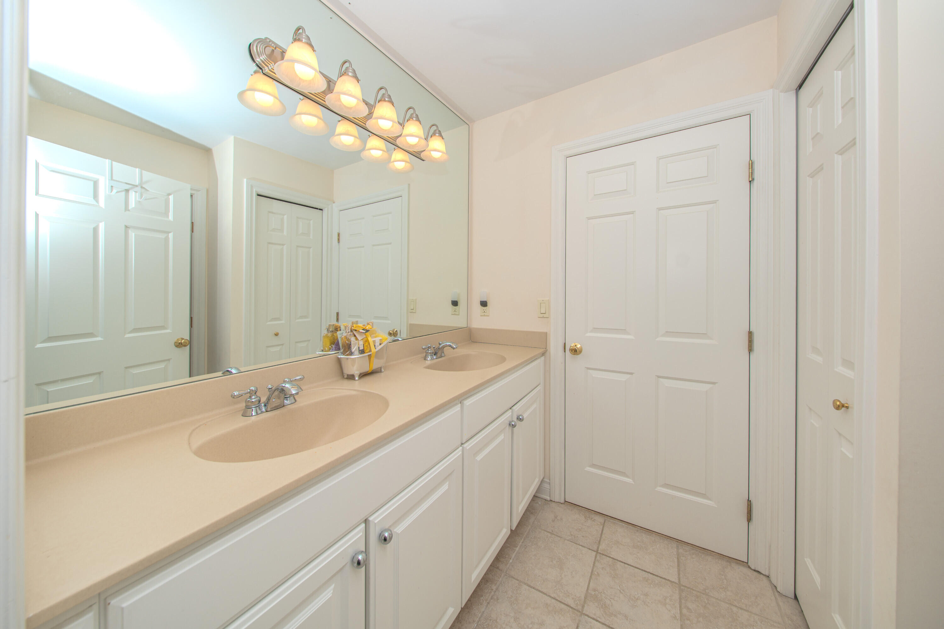 4324 Lohr Road Ann Arbor, MI 48108 - Photo 57 of 74 Jack and Jill bathroom