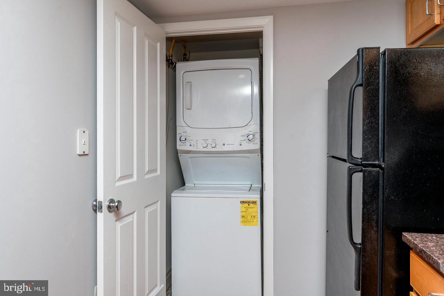 414 Water Street, Unit 2611 Baltimore, MD 21202 - Photo 15 of 23 a utility room with dryer and washer