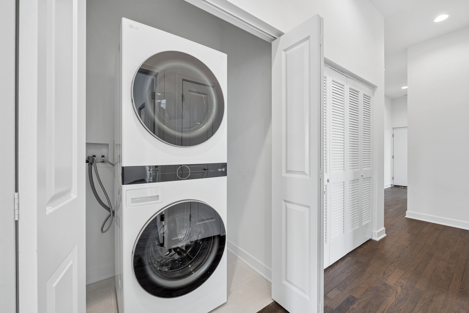 1952 West Ohio Street, Unit 3E Chicago, IL 60622 - Photo 25 of 27 a view of a hallway with washer and dryer