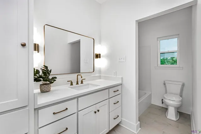 $485,000 | 12833 Port Hudson-Pride Road, Zachary, LA 70791