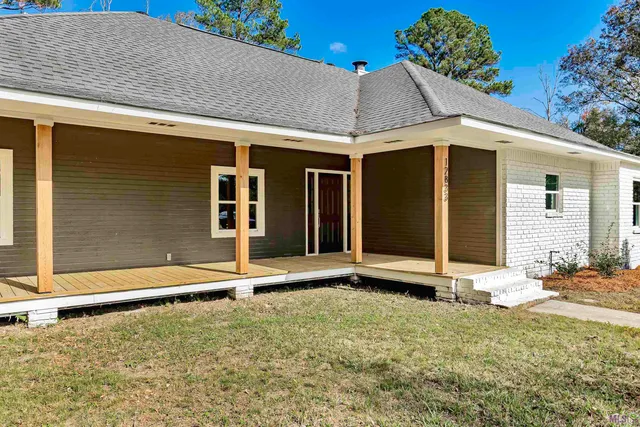 $485,000 | 12833 Port Hudson-Pride Road, Zachary, LA 70791
