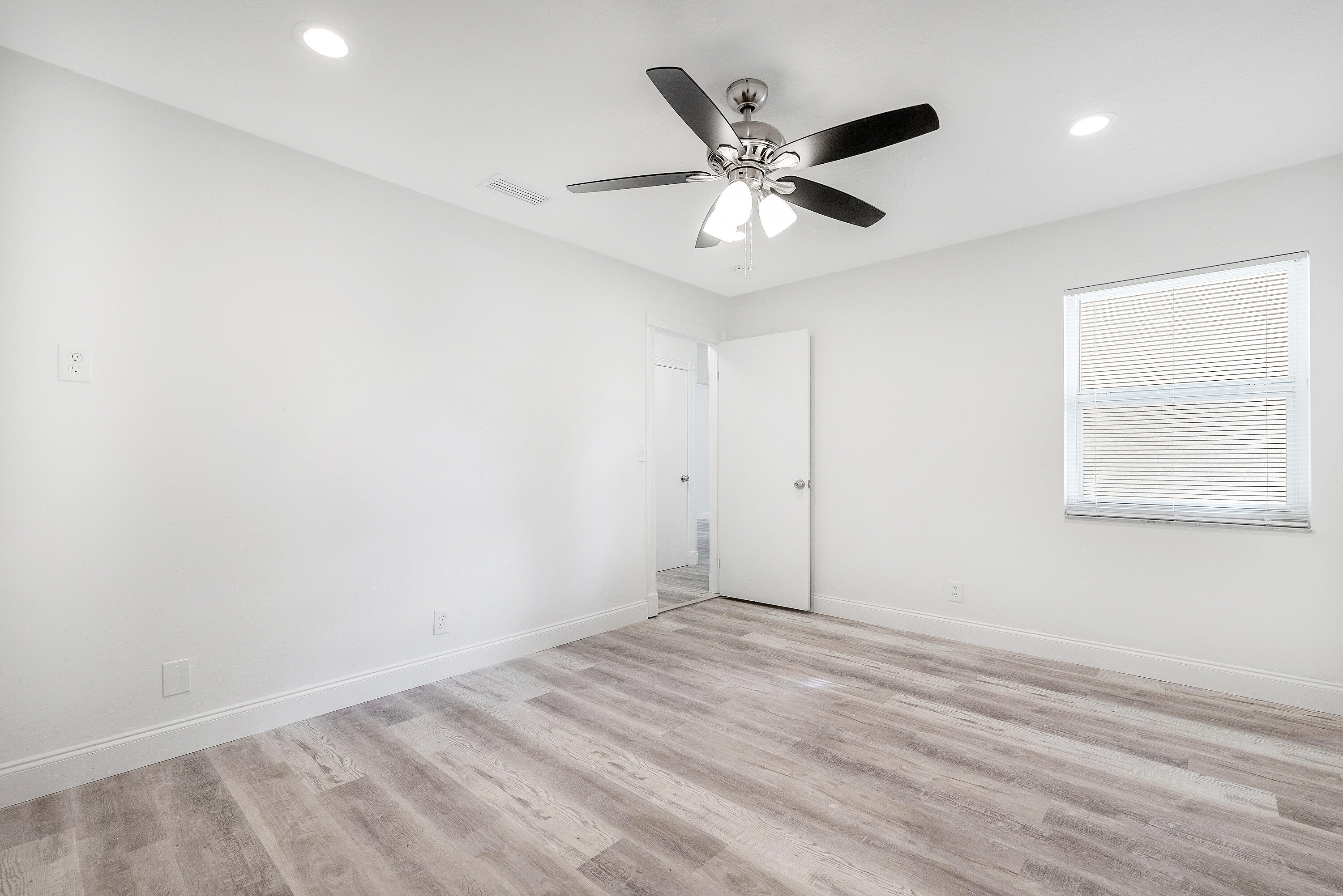 21570 Guadalajara Avenue Boca Raton, FL 33433 - Photo 19 of 27 21570GuadalajaraAveBoca-17 (2)