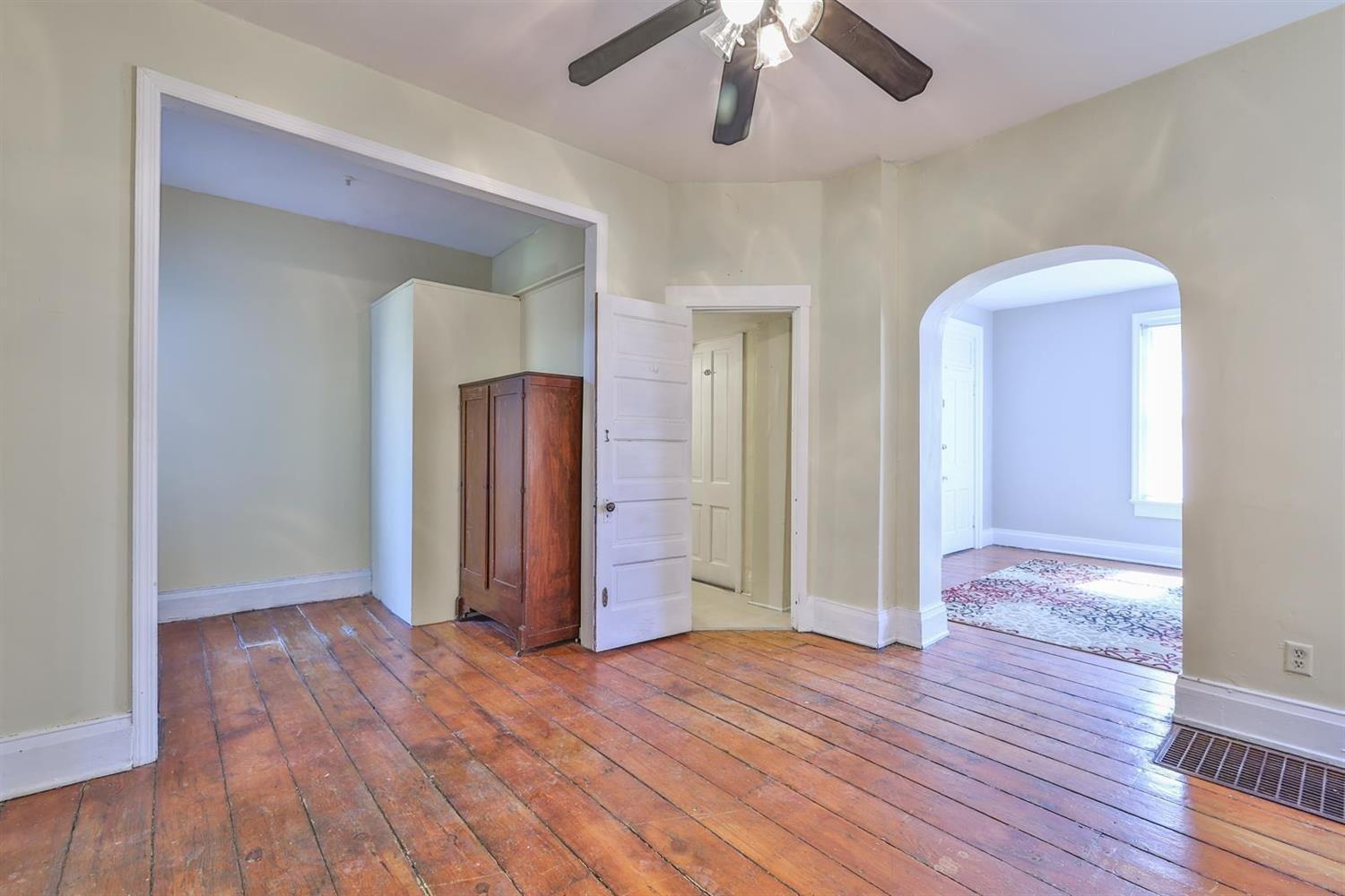 620 Riddle Road Cincinnati, OH 45220 - Photo 6 of 21 Gallery Image 6