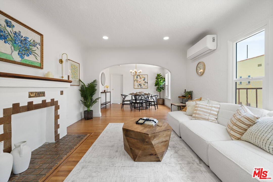 2941 Redondo Boulevard Los Angeles, CA 90016 - Photo 4 of 16