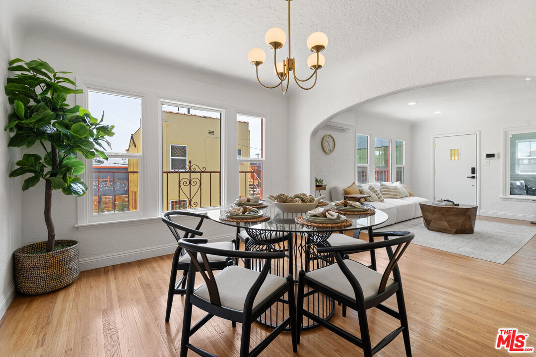 2941 Redondo Boulevard Los Angeles, CA 90016 - Photo 5 of 16