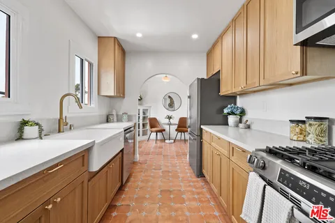 $599,000 | 2941 Redondo Boulevard, Los Angeles, CA 90016