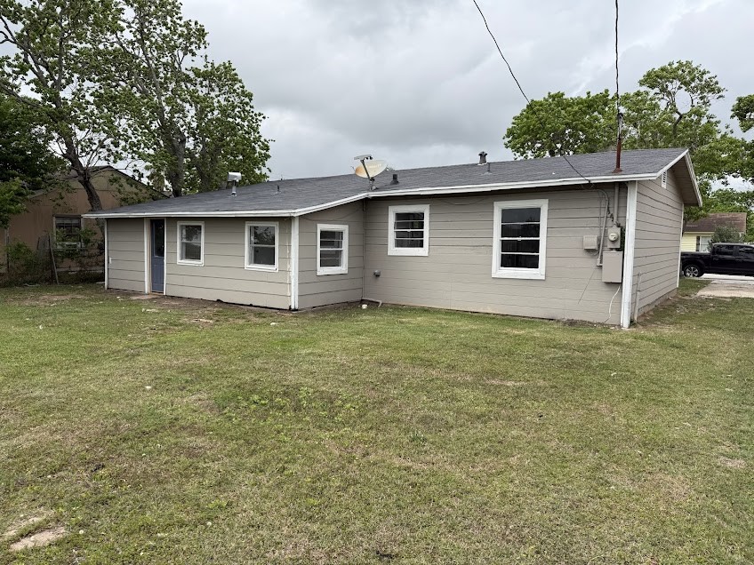 815 West 12th Street Freeport, TX 77541 - Photo 11 of 11 a house that has a tree in front of it