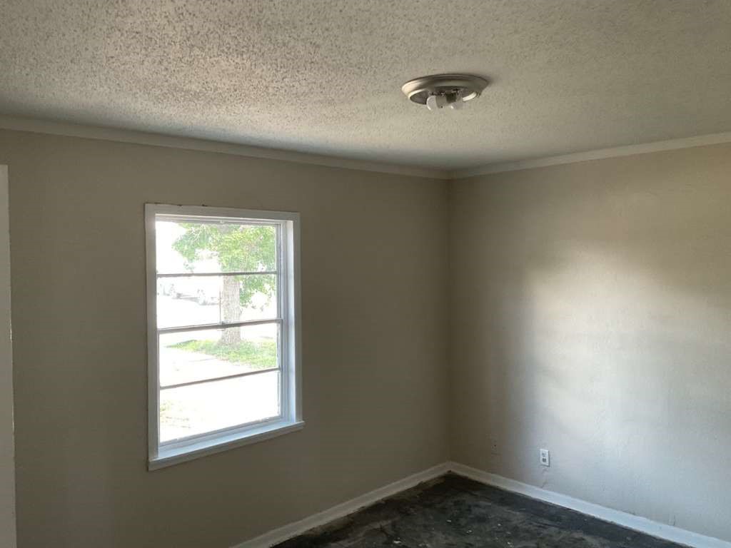815 West 12th Street Freeport, TX 77541 - Photo 9 of 11 an empty room with a window