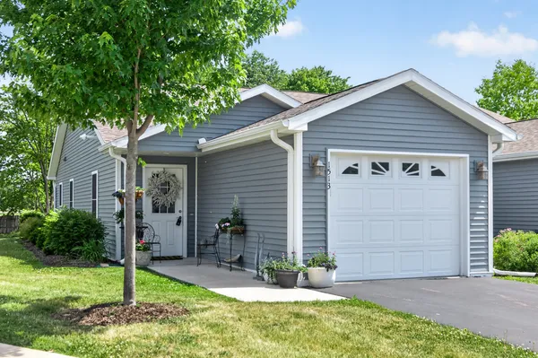 a view of a house with backyard and garden