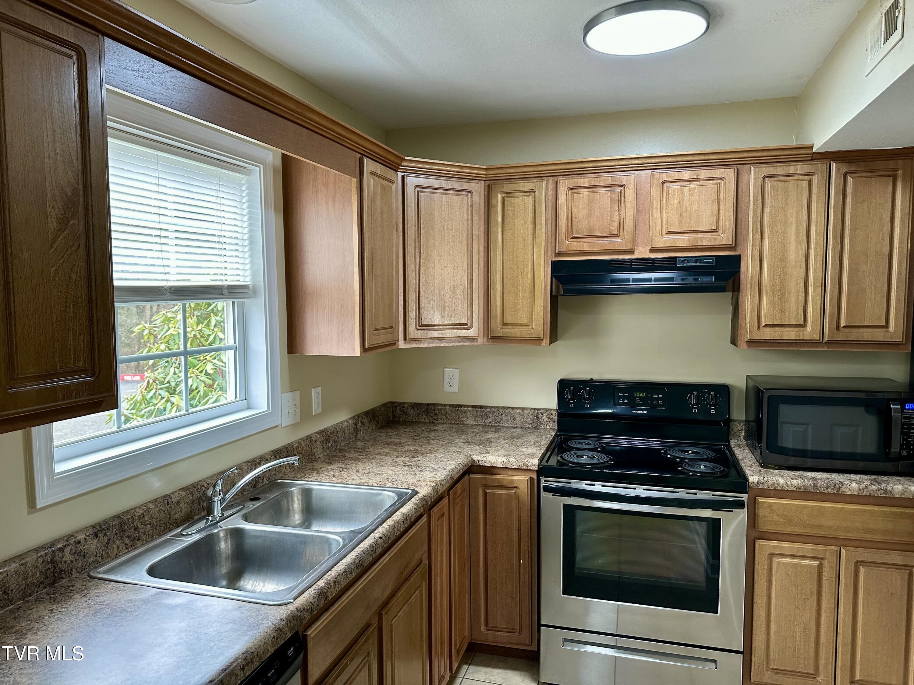 2201 Cherokee Road, Unit 18 Johnson City, TN 37604 - Photo 7 of 16 tempImagep9N02Y