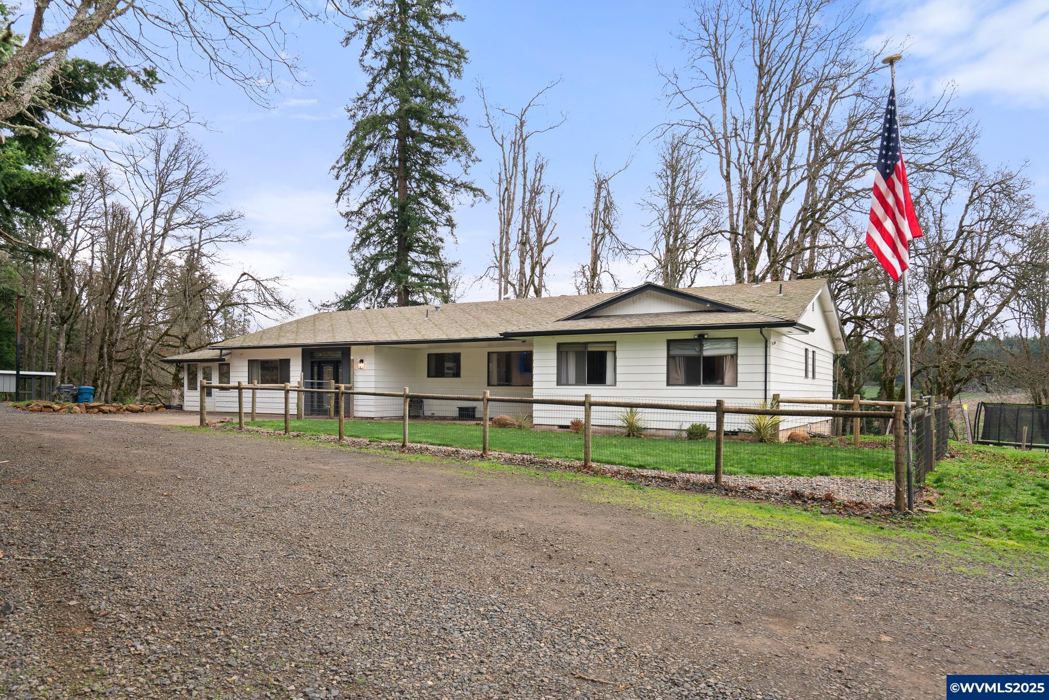6020 Valley View Road Northeast Silverton, OR 97381 - Photo 3 of 46 Gallery Image 3