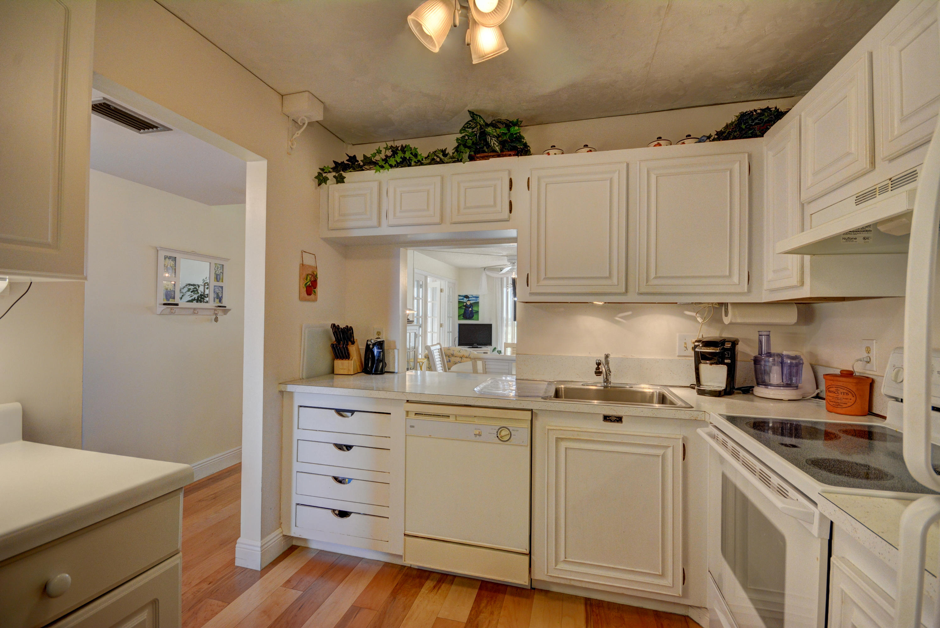 RS 6699 NW 2nd Ave PH -L-8