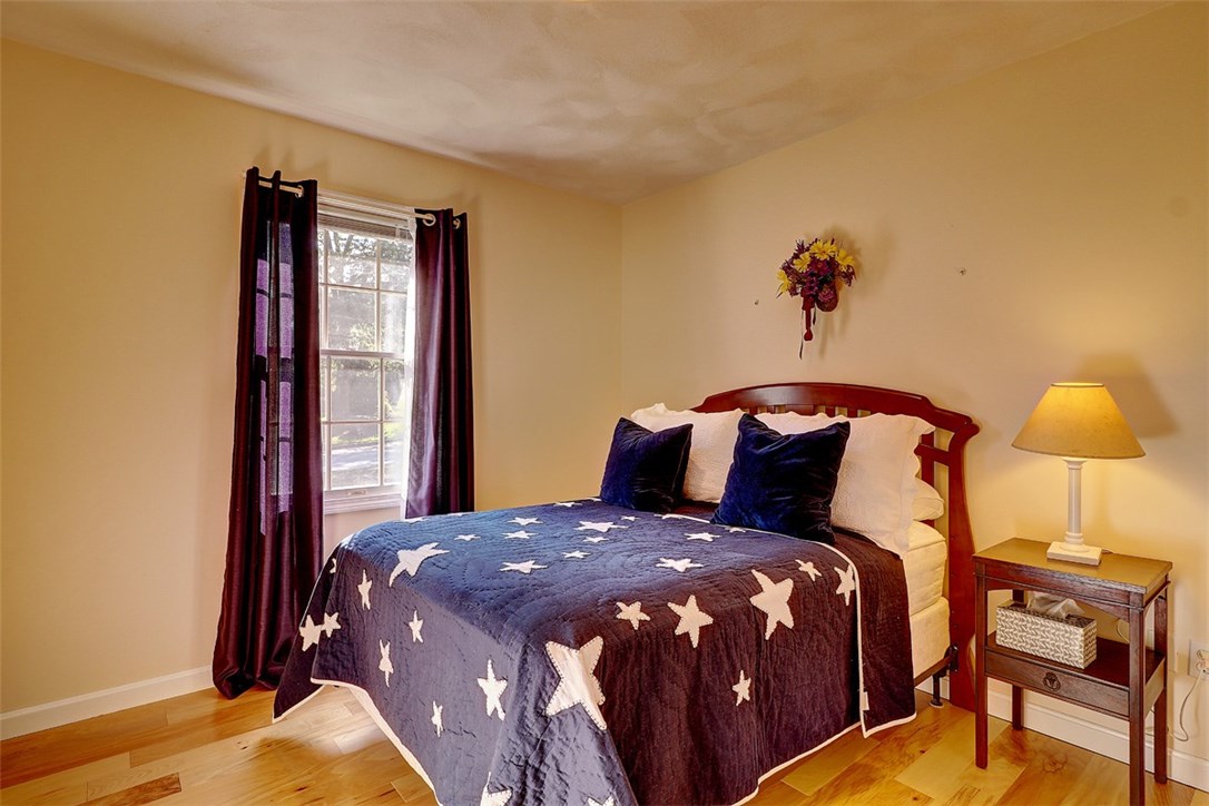 10 Glenham Road Cranston, RI 02921 - Photo 14 of 23