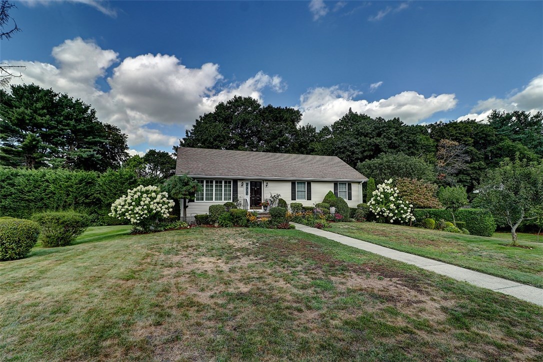 10 Glenham Road Cranston, RI 02921 - Photo 2 of 23