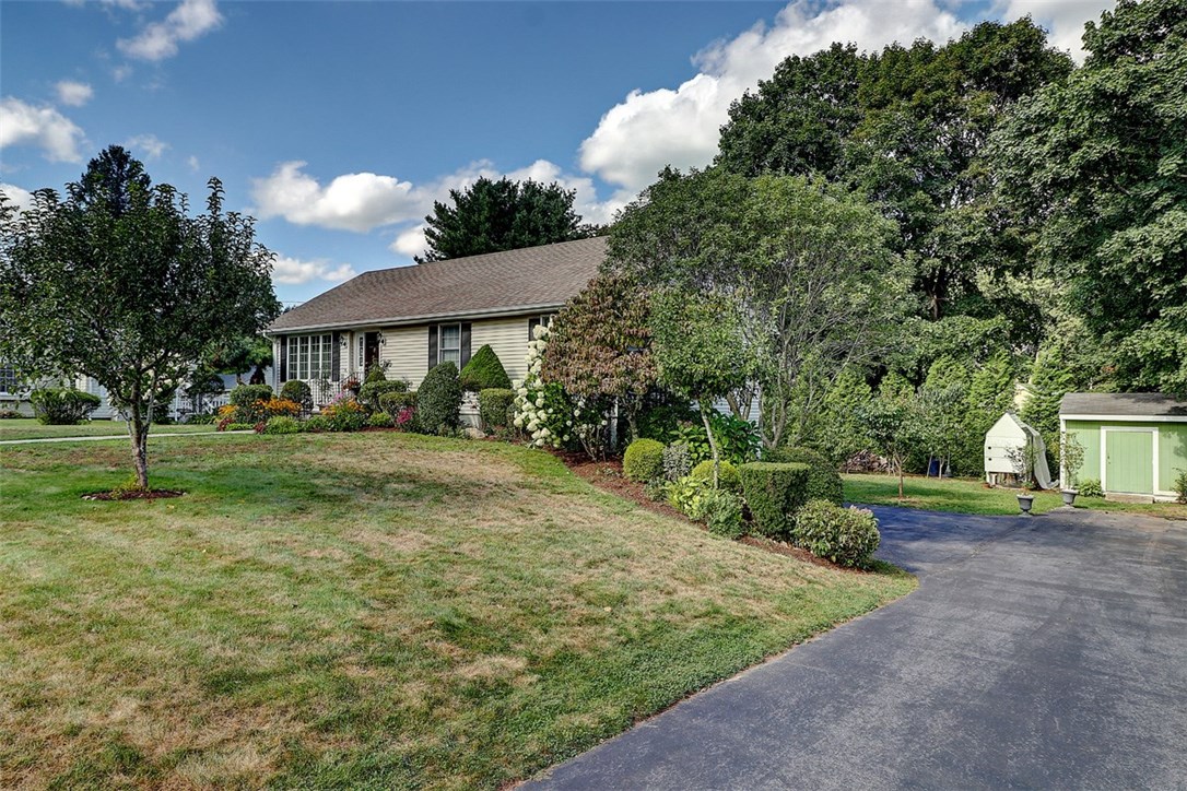 10 Glenham Road Cranston, RI 02921 - Photo 3 of 23